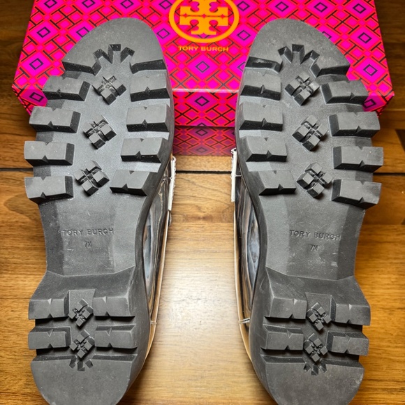 $398 RARE Tory Burch Mirror Metallic Silver Leather Lug Sole  Tory Burch Lug Sole Loafers – Size 7 – Metallic Silver